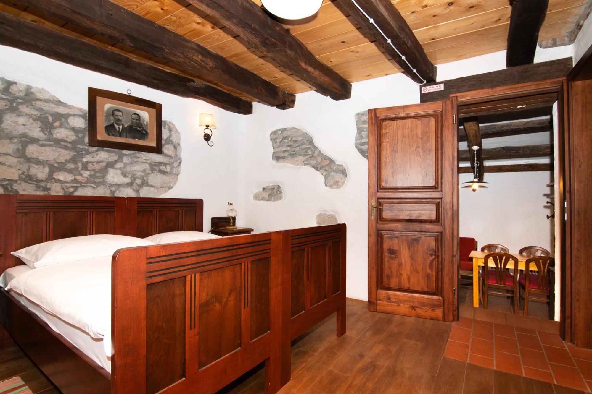 Apartments Valentinus 1800 Sežana Εξωτερικό φωτογραφία