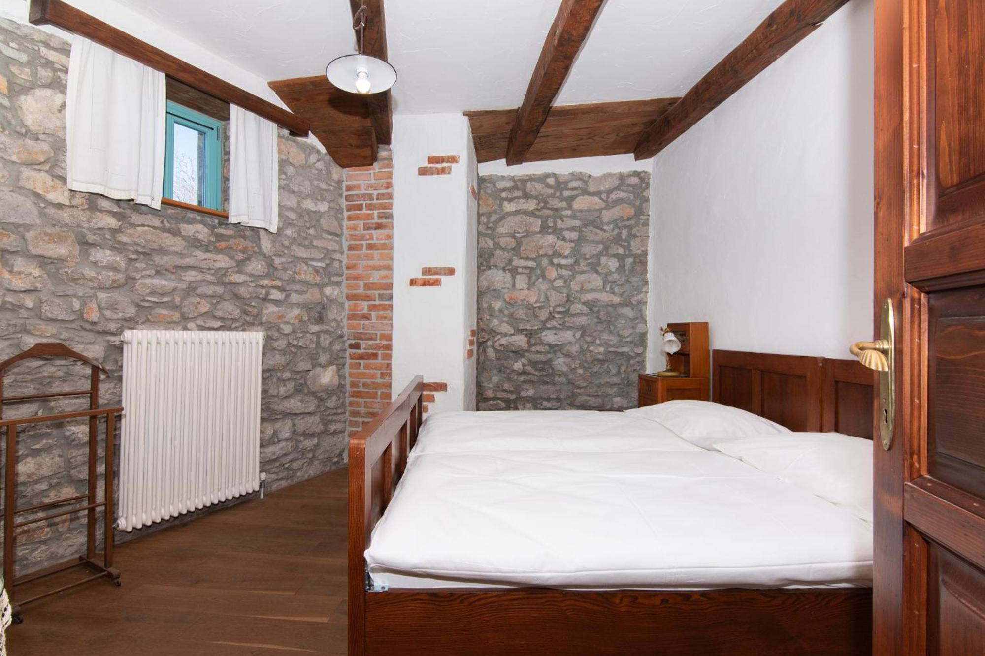 Apartments Valentinus 1800 Sežana Εξωτερικό φωτογραφία