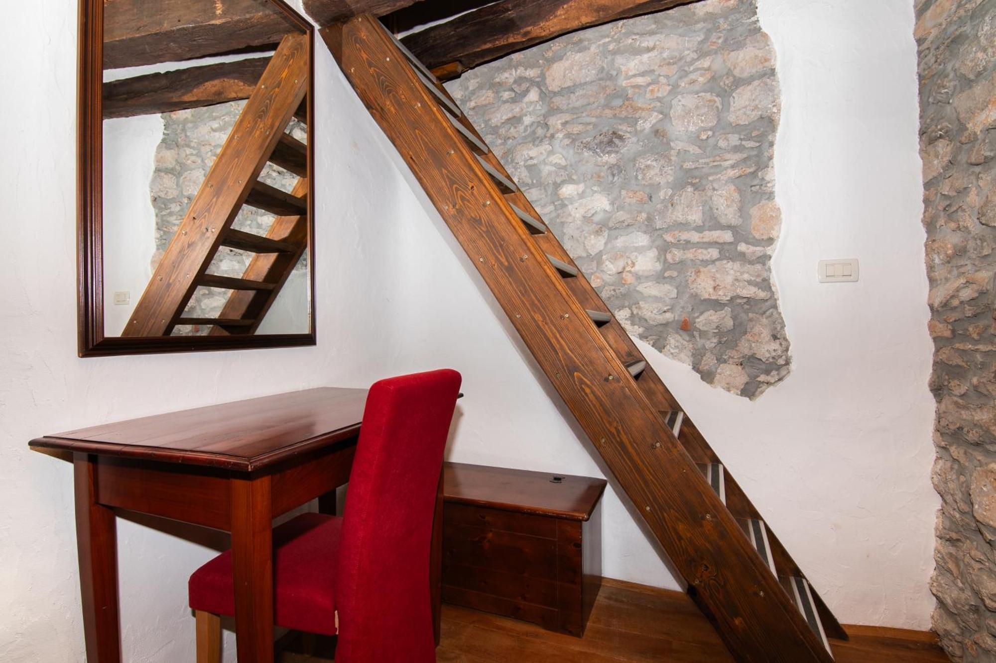 Apartments Valentinus 1800 Sežana Εξωτερικό φωτογραφία