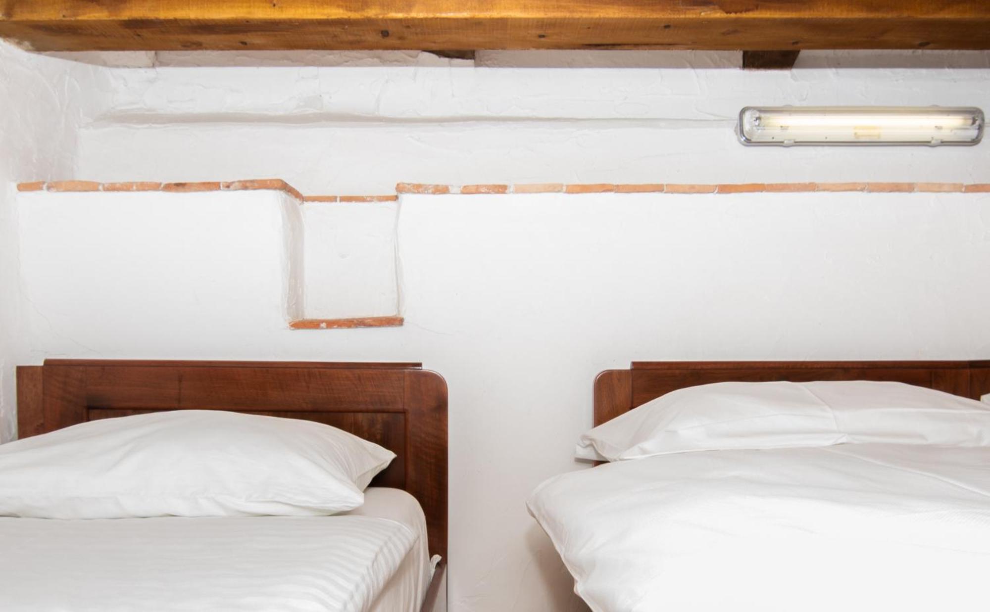 Apartments Valentinus 1800 Sežana Εξωτερικό φωτογραφία
