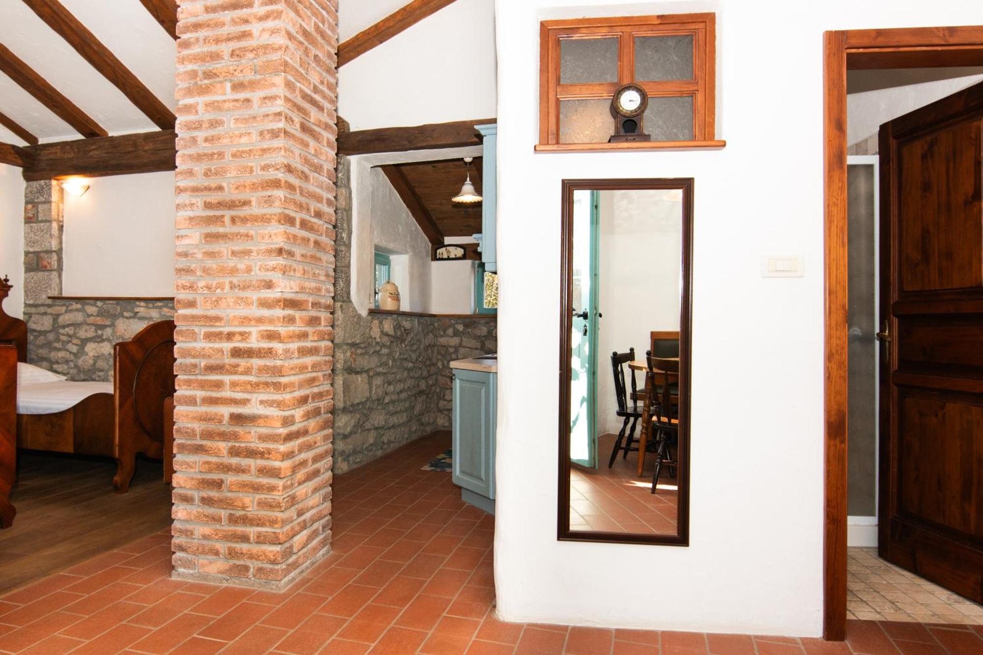Apartments Valentinus 1800 Sežana Εξωτερικό φωτογραφία