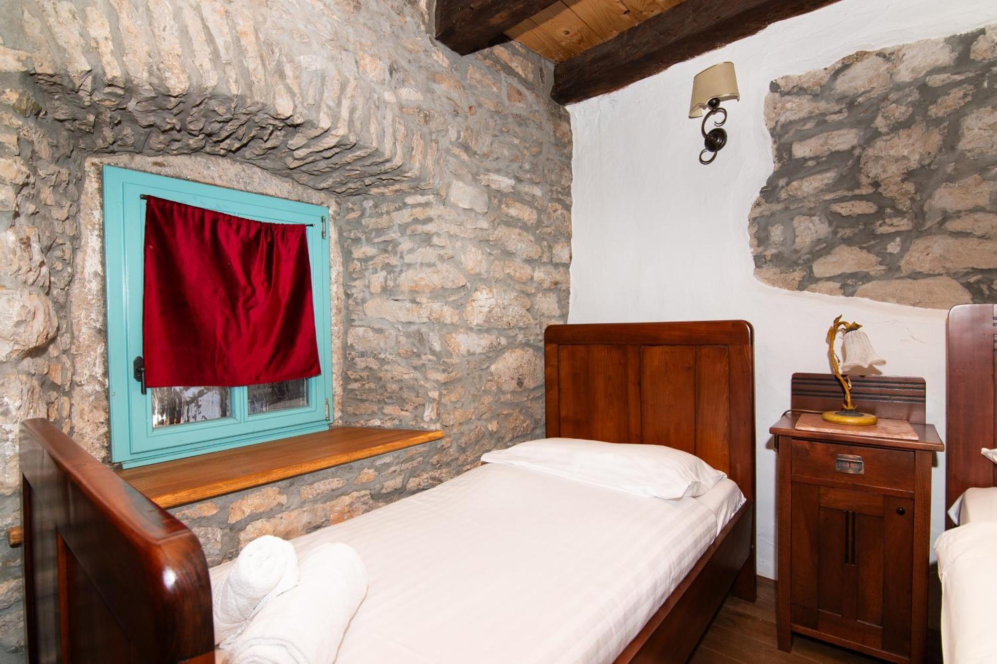 Apartments Valentinus 1800 Sežana Εξωτερικό φωτογραφία