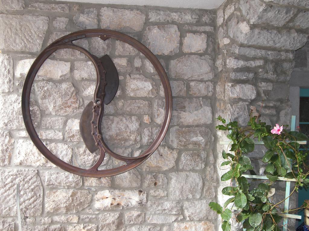 Apartments Valentinus 1800 Sežana Εξωτερικό φωτογραφία